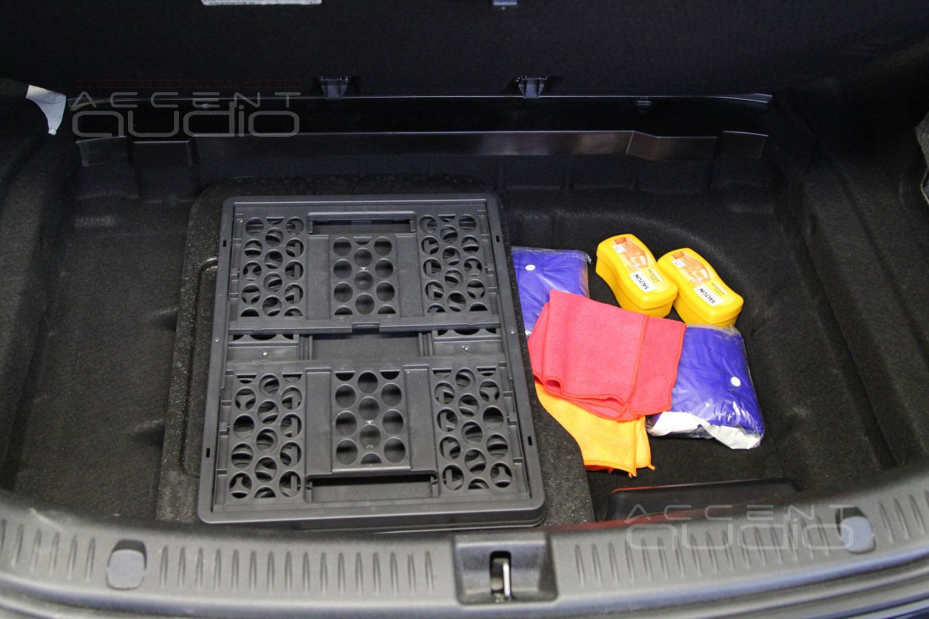 Скрытая интеграция усилителей Helix и Zapco в Mercedes-Benz E200