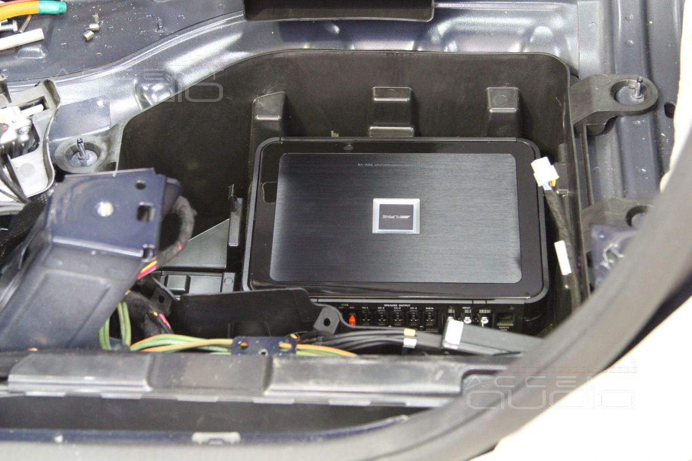 Update: установка процессора и усилителя под водительским сидением