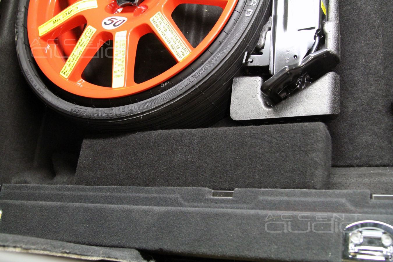 Установка усилителей в Porshe Macan: после сборки