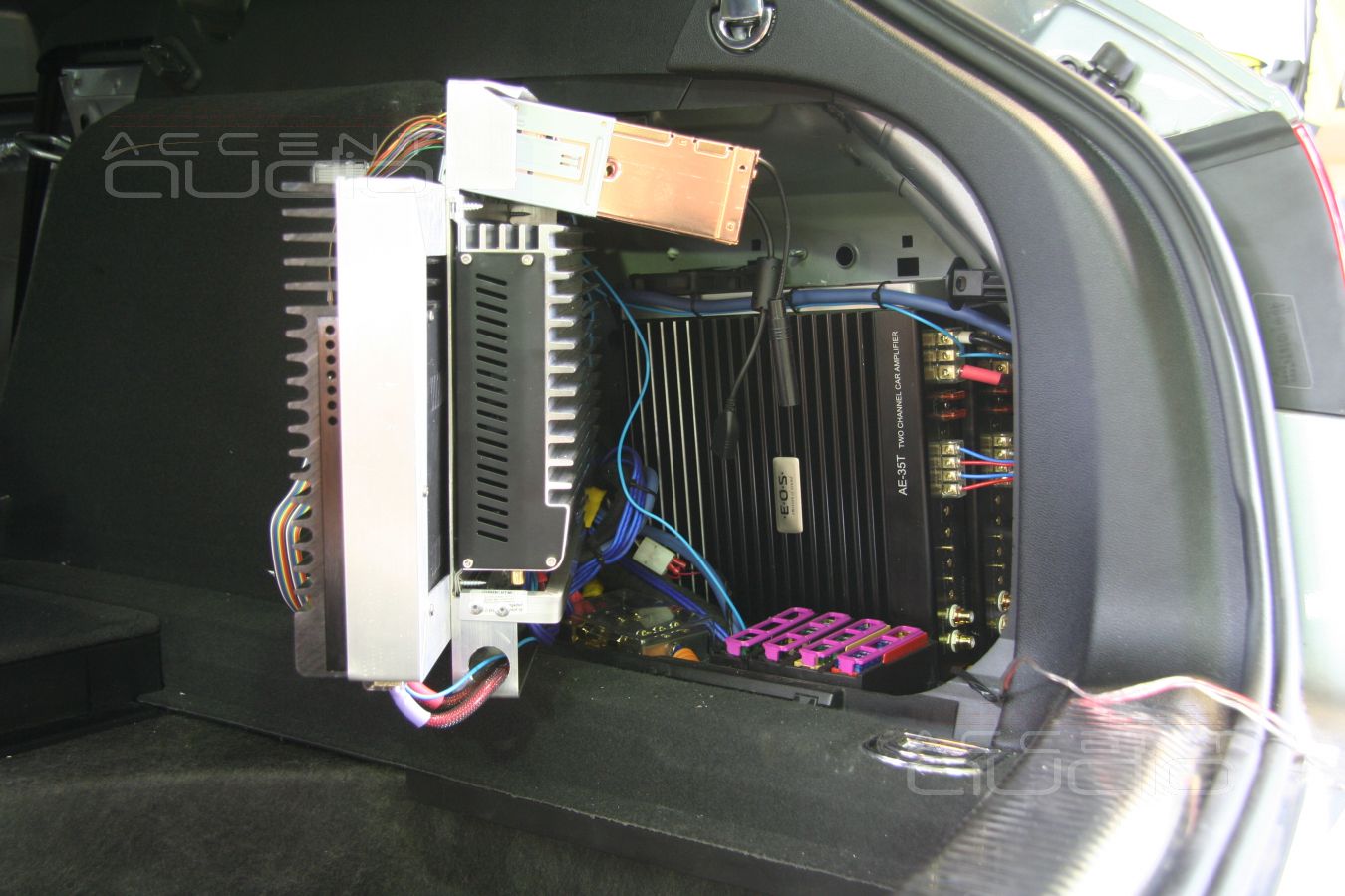 Скрытая установка усилителей в Audi 2011