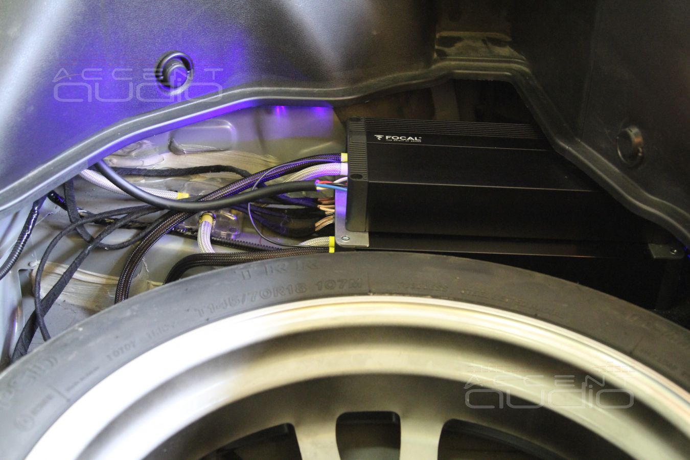 Установка и скрытая интеграция усилителей Focal FPX 4.400 SQ