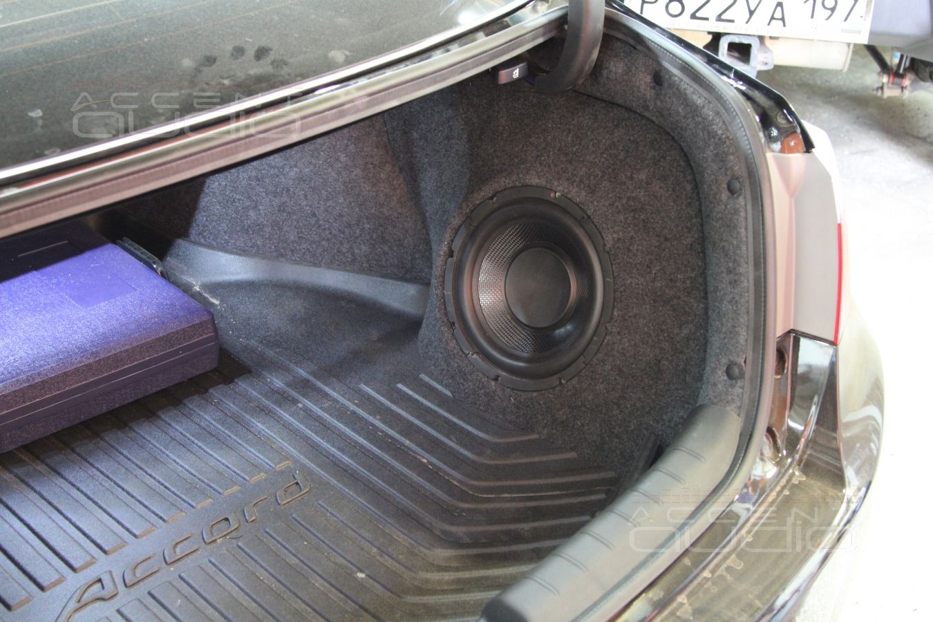 Сабвуфер стелс в Honda Accord 9