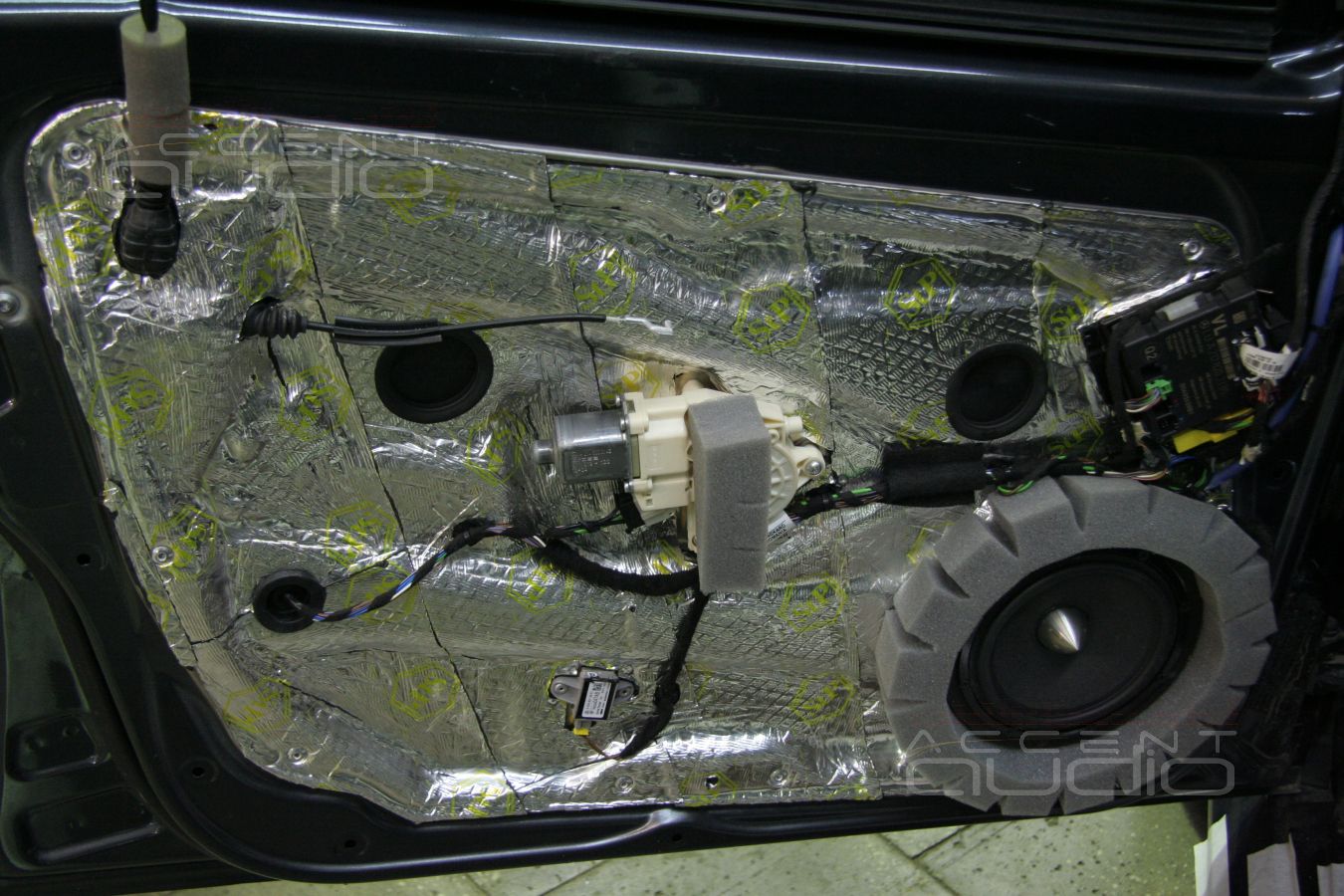 Установка акустики в Mercedes GLK 350