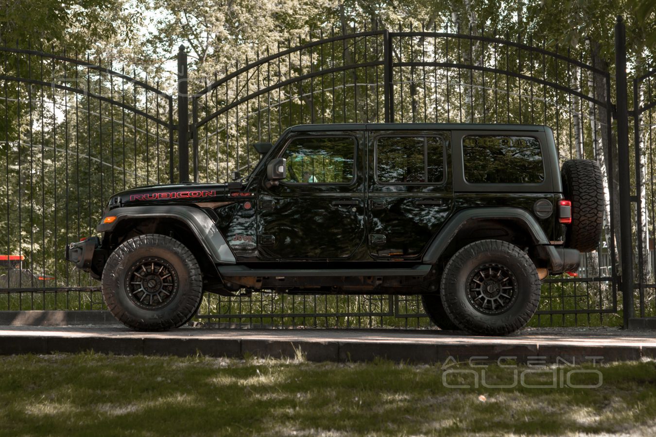 Особенности звука Alpine в Jeep Wrangler Rubicon 2024
