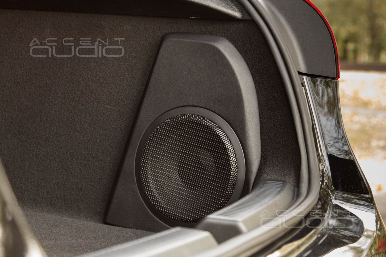 Сабвуфер-стелс: полная интеграция сабвуфера в Mercedes-Benz A-Class AMG