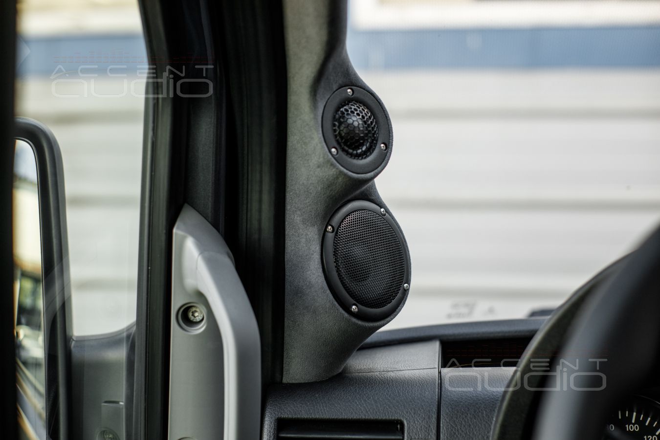 Подиумы под СЧ-ВЧ звено: правильное размещение новой акустики в Mercedes-Benz Sprinter CS-Reisemobil