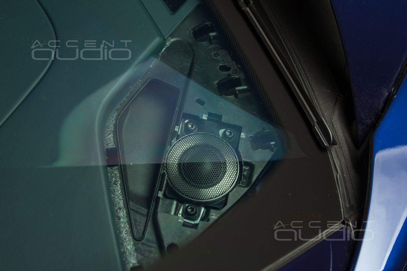 Простой монтаж среднечастотных динамиков Focal 3,5WM Midrange Utopia Be M в 911