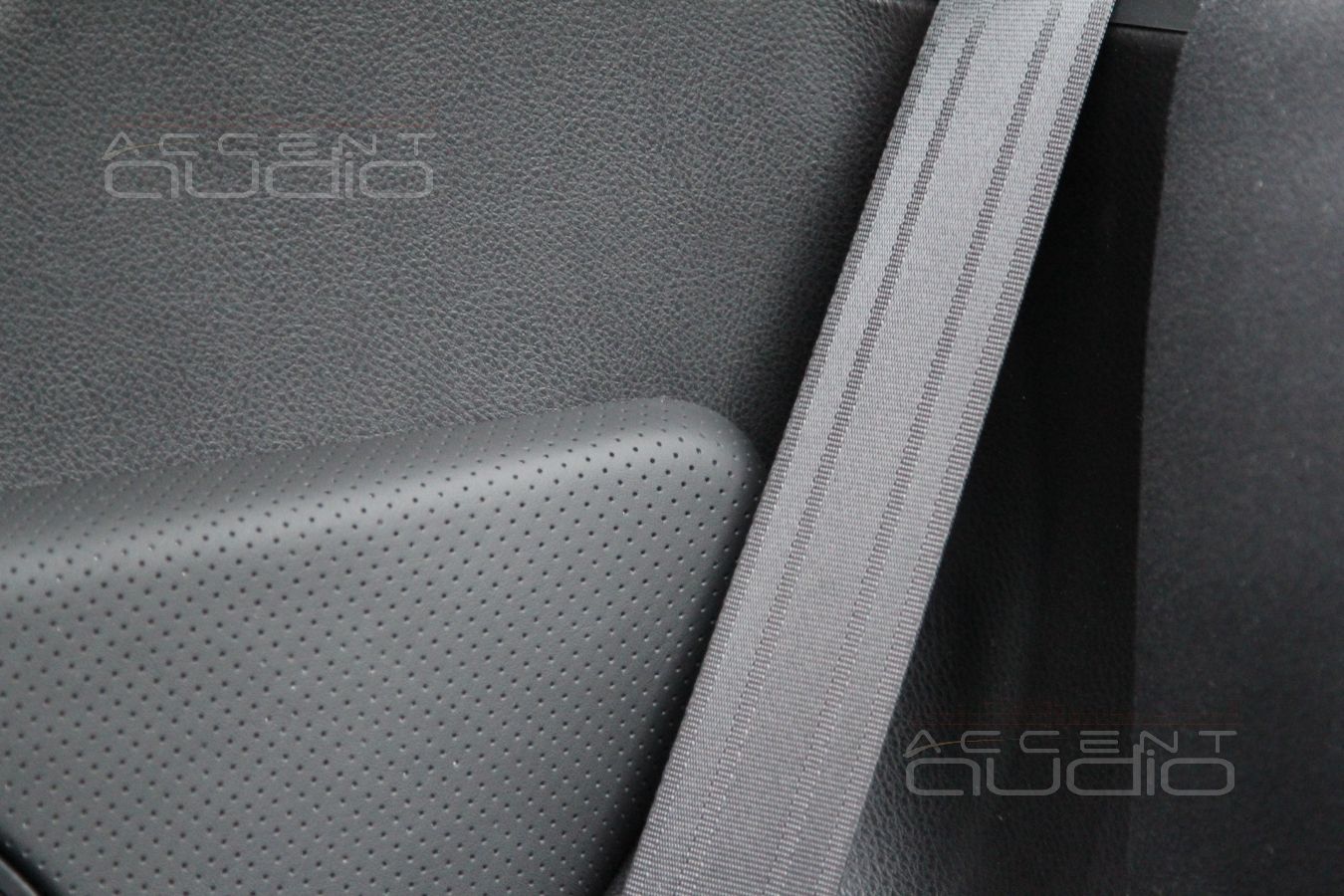 Встроенный сабвуфер в Toyota GT86