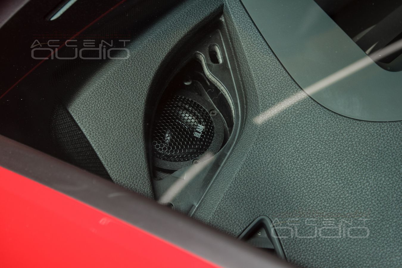 Среднечастотные динамики Blam LFR50 вместо штатных пищалок в Audi A4 Avant 2021