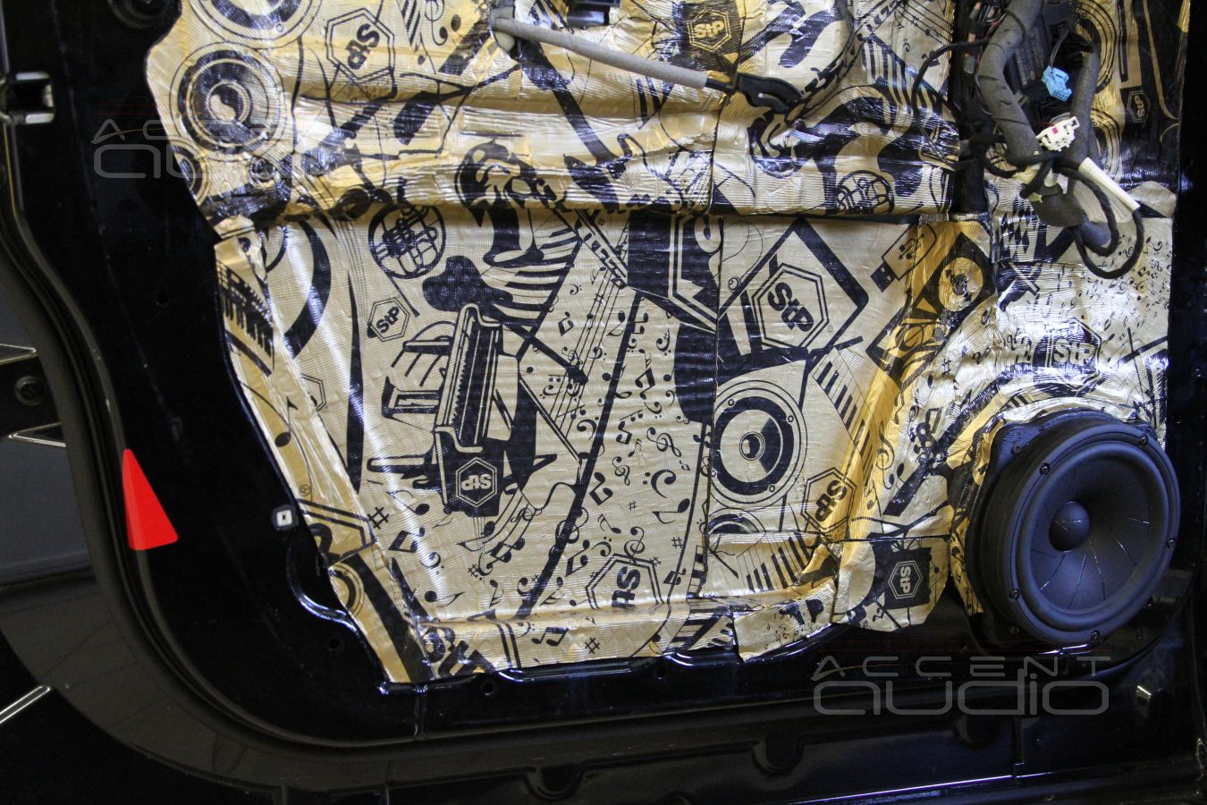 Аудиоподготовка дверей Range Rover Vogue