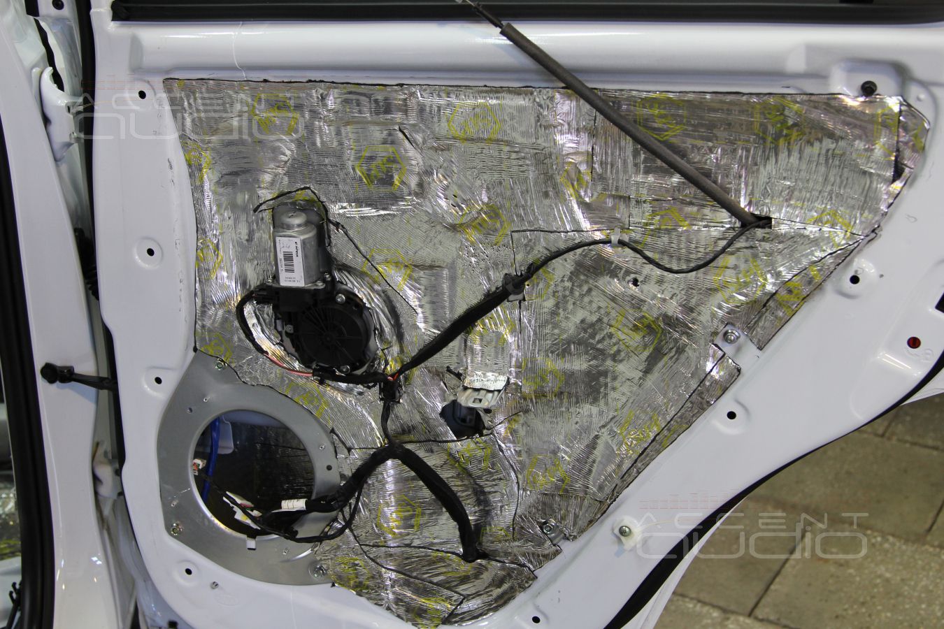 Замена акустических систем (динамиков) в Kia Sportage