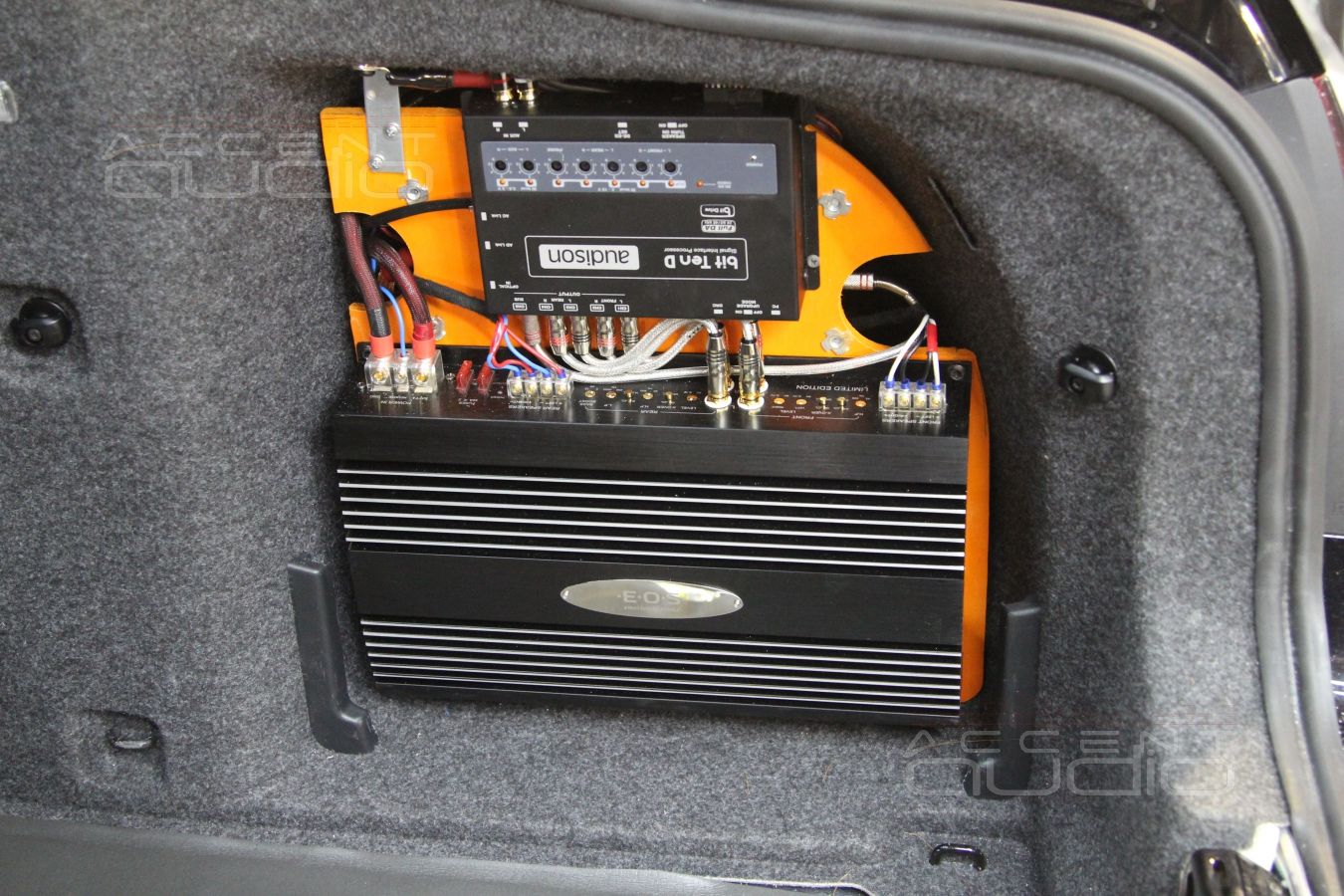 Установка усилителей и процессора в Skoda Octavia 3