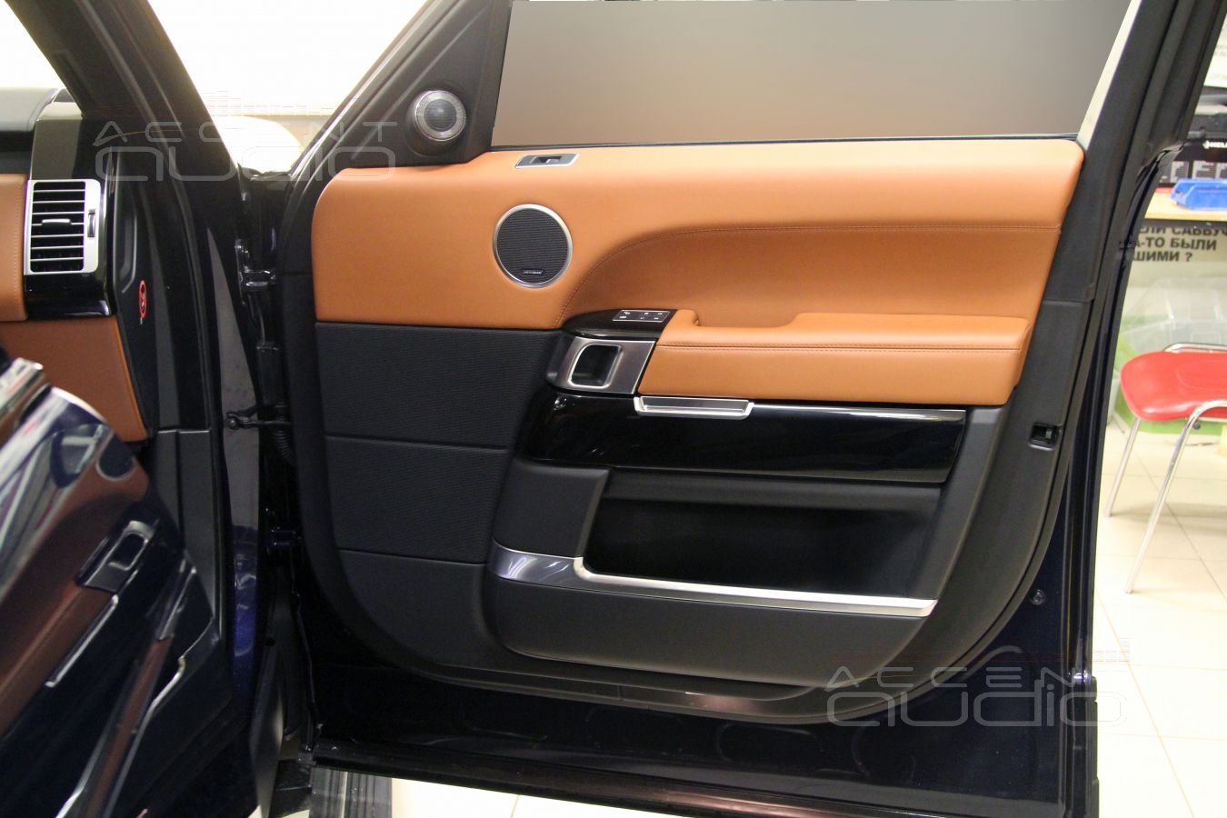 Установка мидбасовых динамиков BRAX Matrix ML6P в RangeRover Vogue и аудиоподготовка дверей