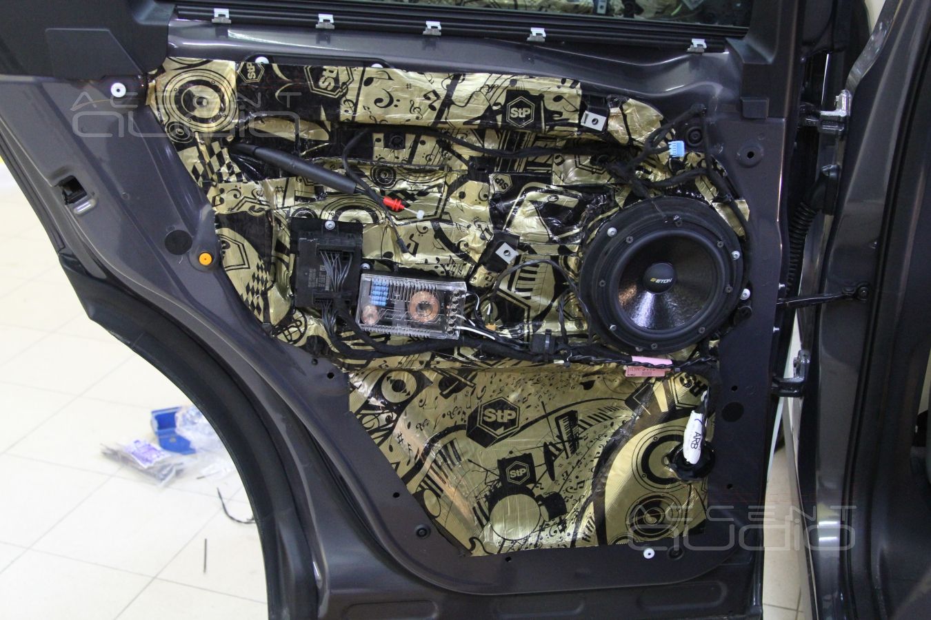 Установка новой акустики Eton в LandRover Discovery Sport