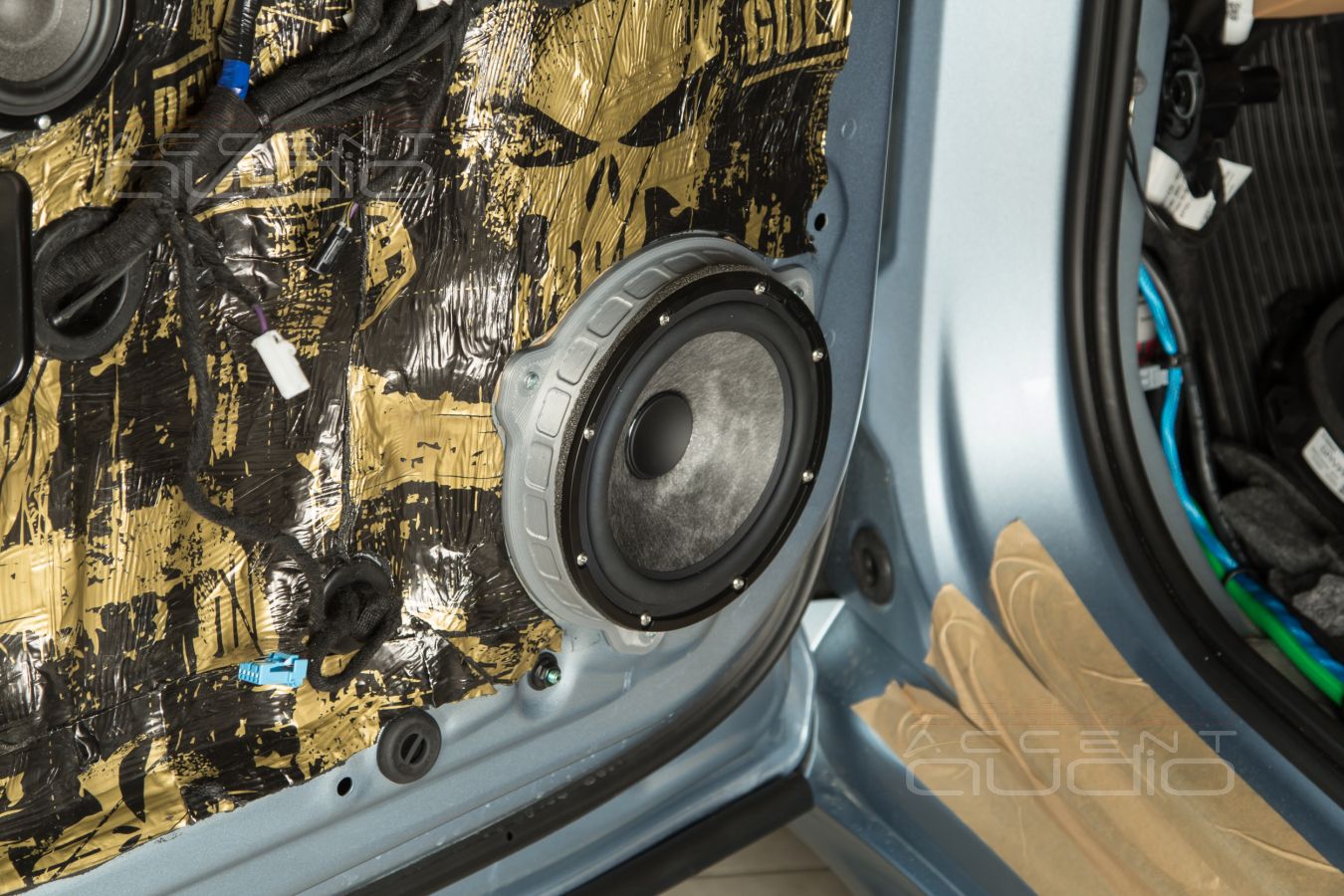 Установка мидбасовых Eton Graphit 16 и аудиоподготовка дверей Zeekr