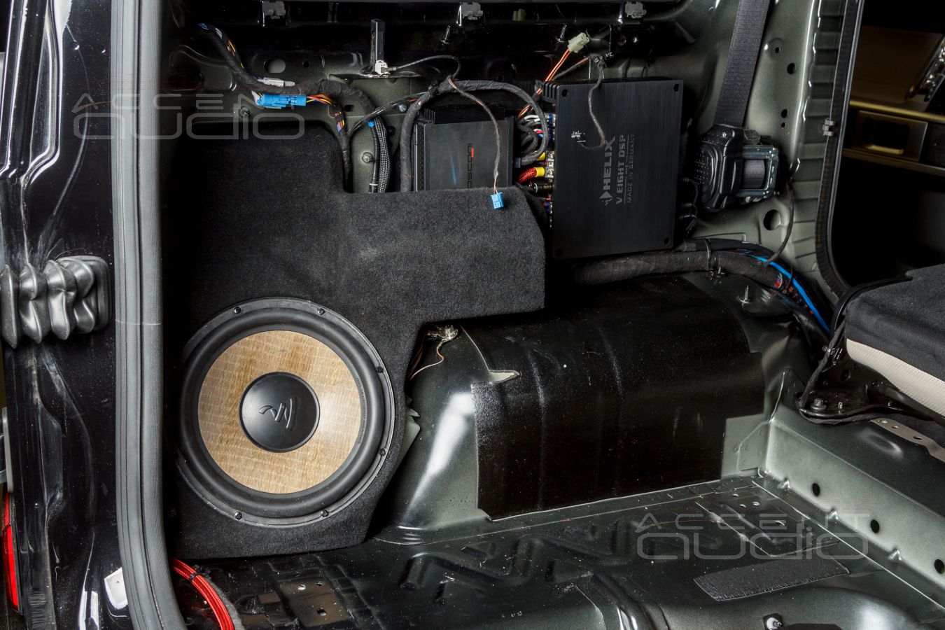 Update: новинка для Gelandewagen без Burmester – полная интеграция сабвуфера