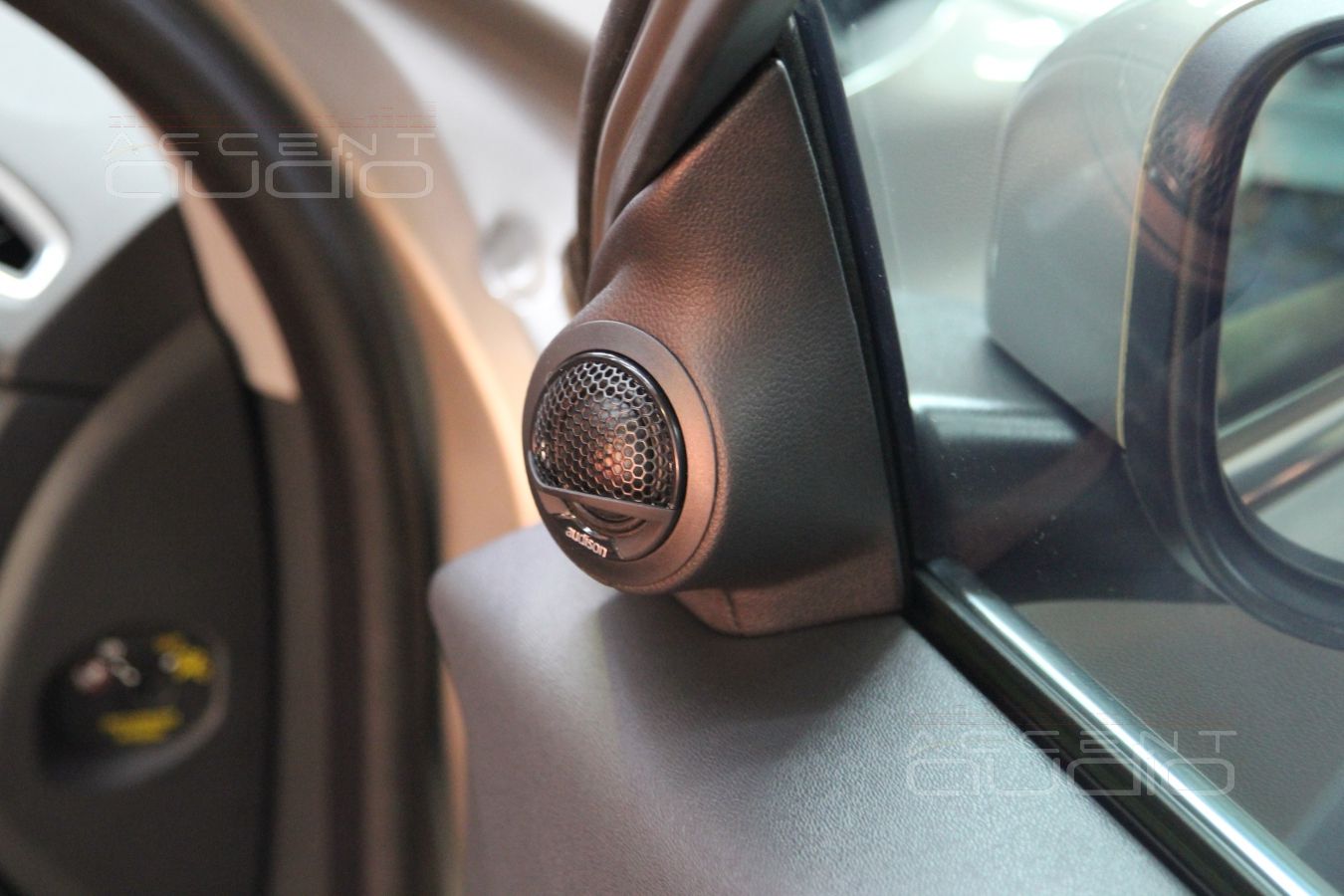 Подиумы под твитеры Audison VOCE AV 1.1 в Volvo XC70