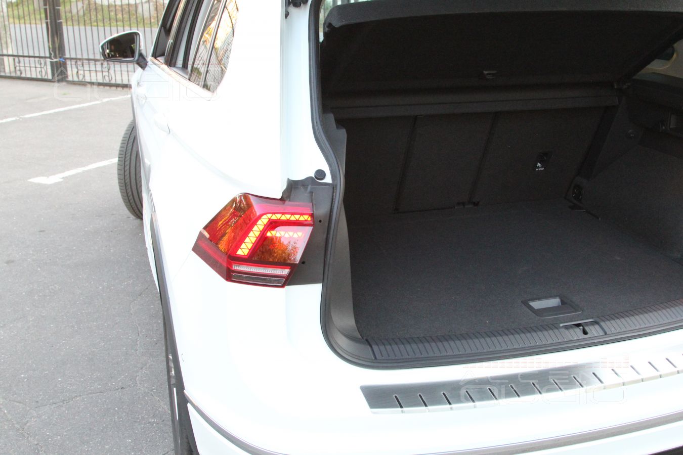 Встроенный сабвуфер-стелс в новом Volkswagen Tiguan