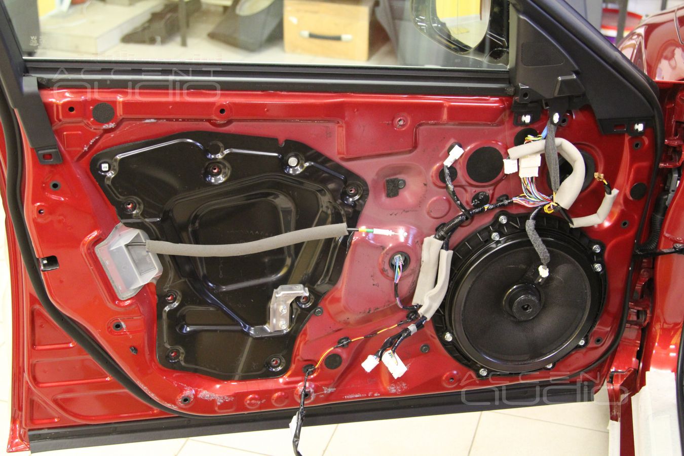 Оригинальное исполнение мидбасов