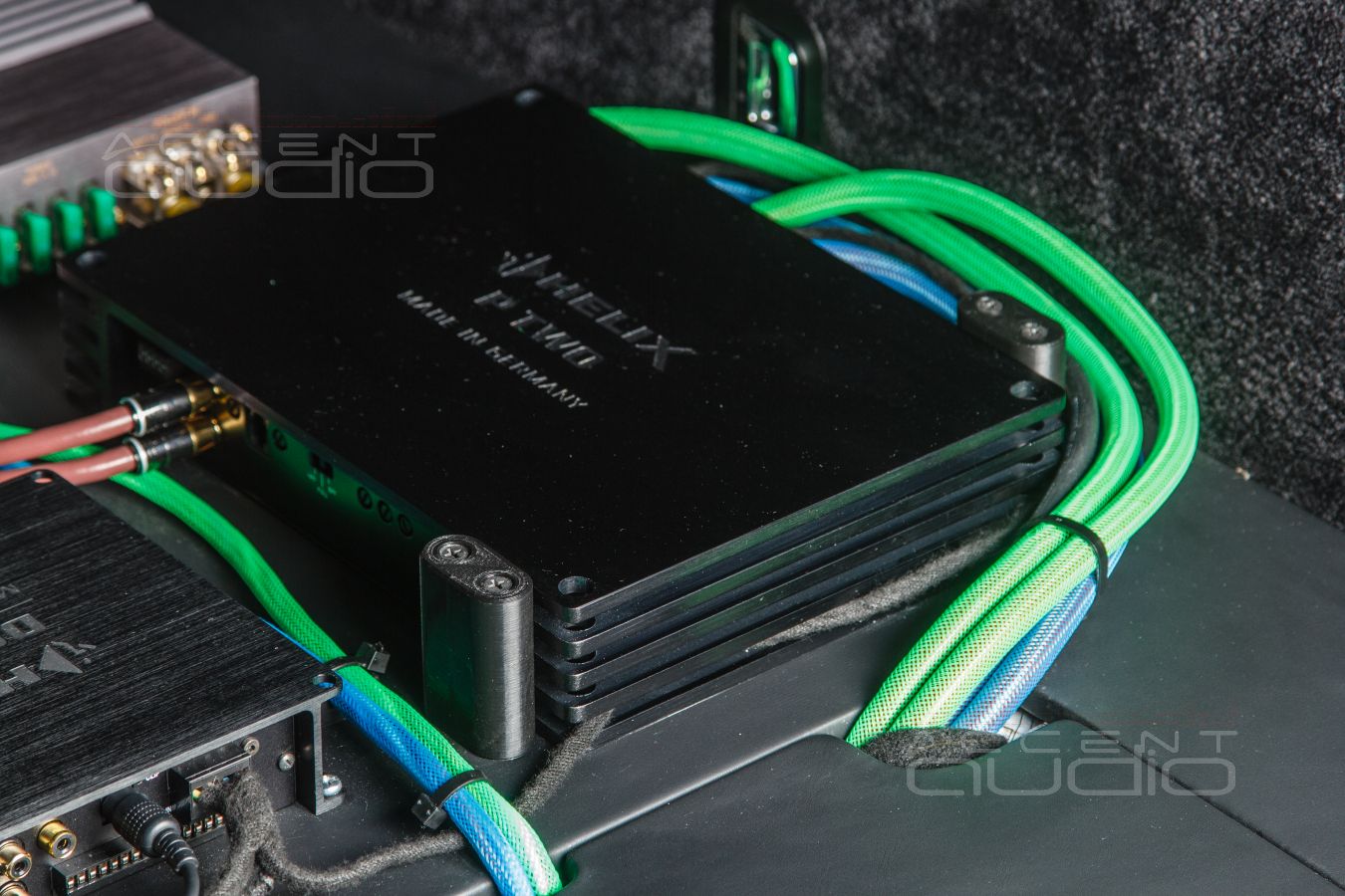 Скрытая интеграция: 9 каналов усиления и 10 каналов процессинга в Rolls Royce Wraith