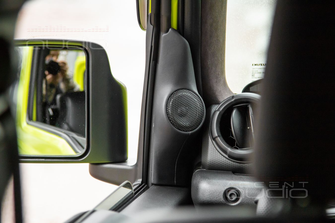 Правильная установка правильных широкополосных динамиков SOAudio в Jimny