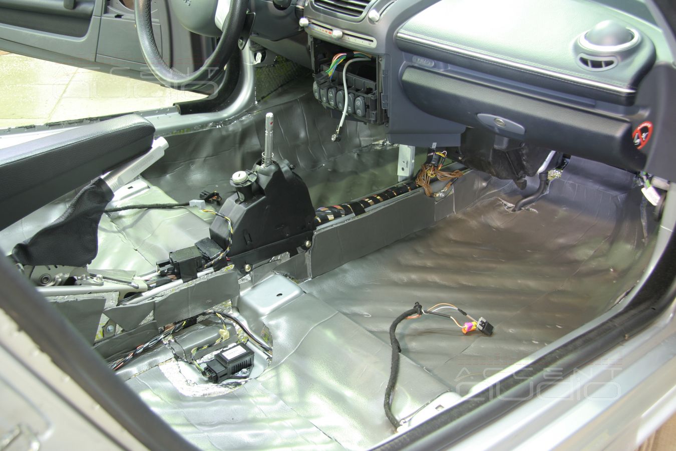 Mercedes Smart Roadster - стильный мотоблок с сабвуфером !