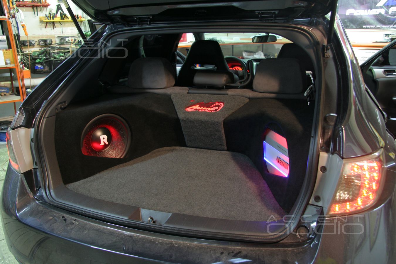 Subaru WRX STI: займите весь багажник пожалуйста !