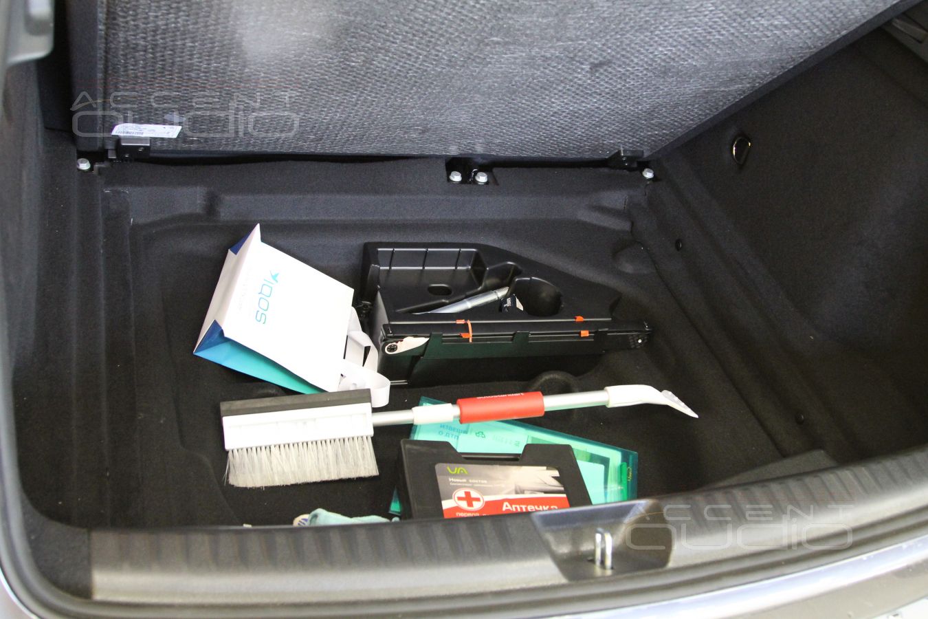 Установка усилителя и аудиопроцессора в Mercedes-Benz GLA