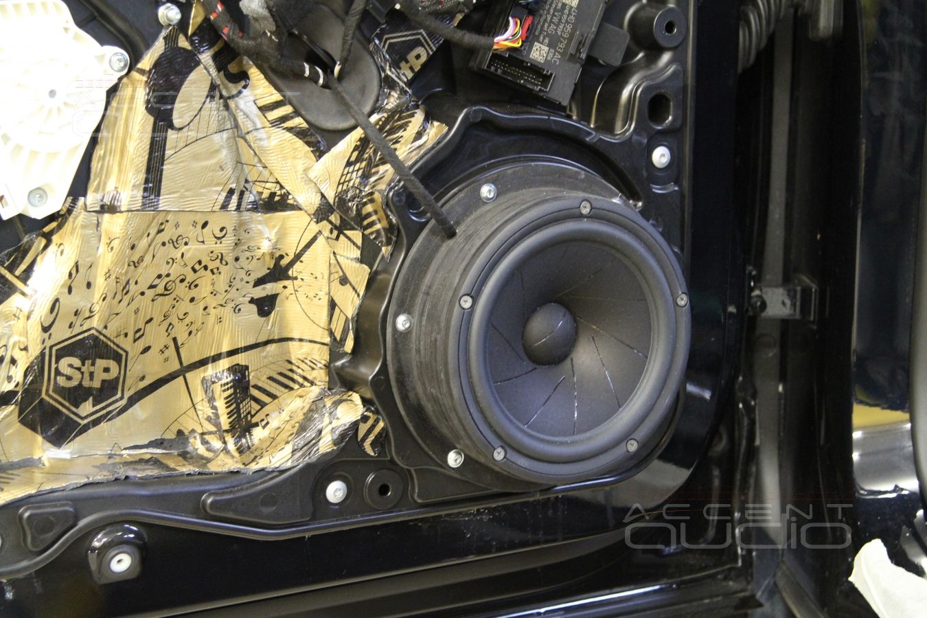 Акустика ScanSpeak в Touareg NF