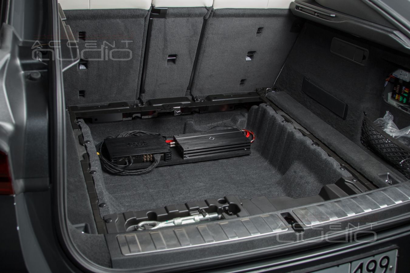 Усилители Helix PSix и MOneX в новом BMW X6 – удобный монтаж