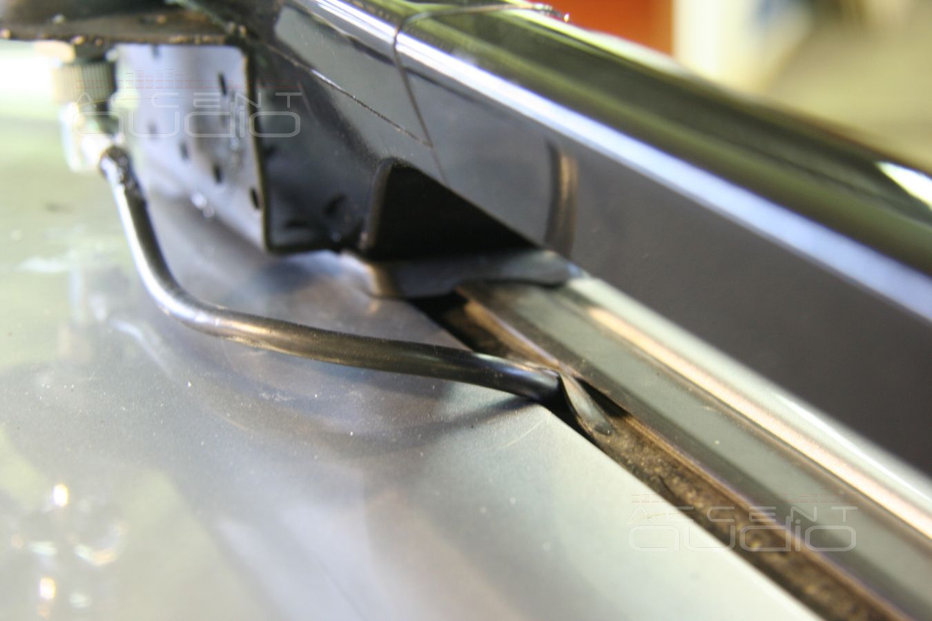 Бережно устанавливаем радиостанцию MegaJet MJ-555 в новый Toyota Highlander