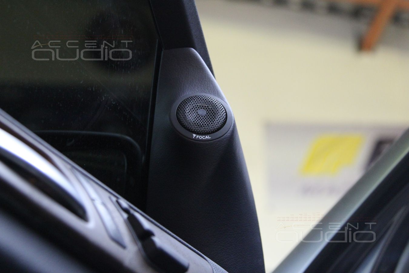 Подиумы под твитеры Focal в Mercedes-Benz ML