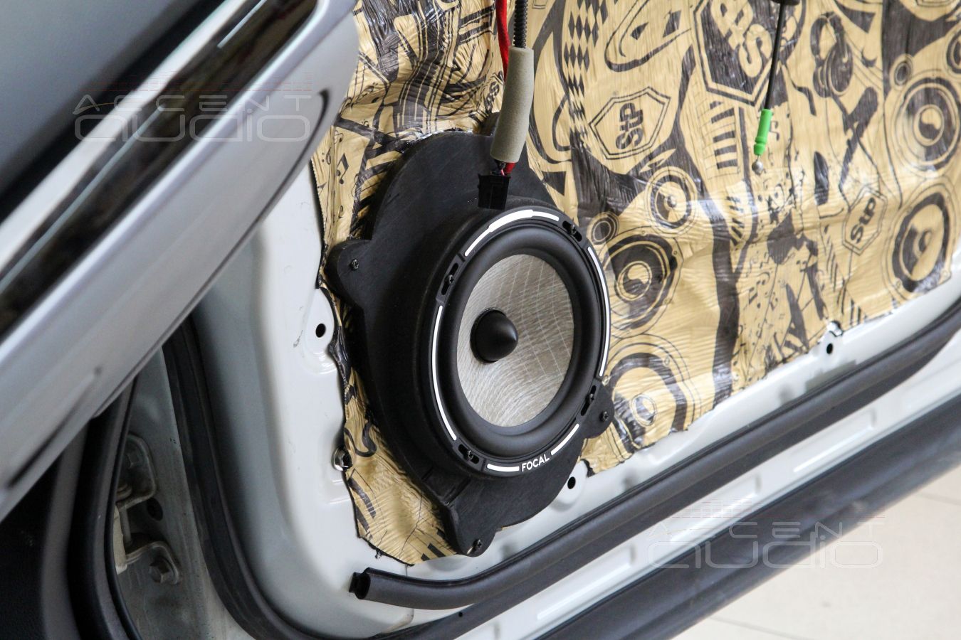 Аудиоподготовка дверей и установка мидбасов