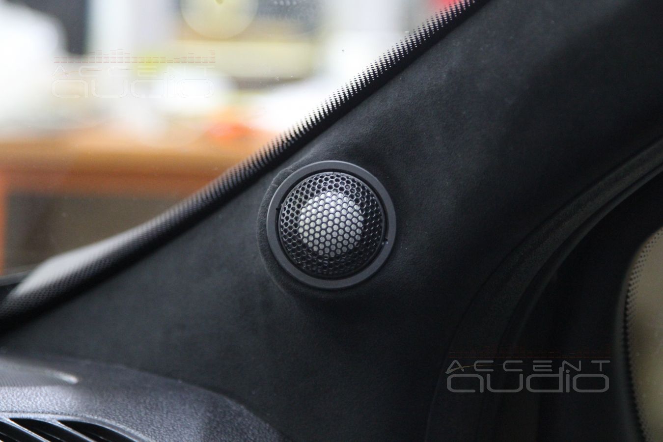 Если нет треугольничков: размещение твитеров на стойках лобового стекла