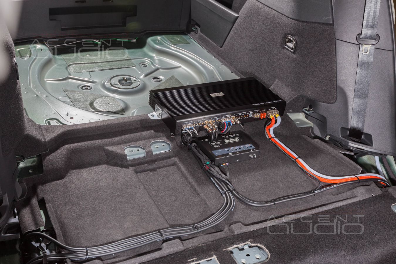 Установка усилителя и аудиопроцессора в Skoda KODIAQ