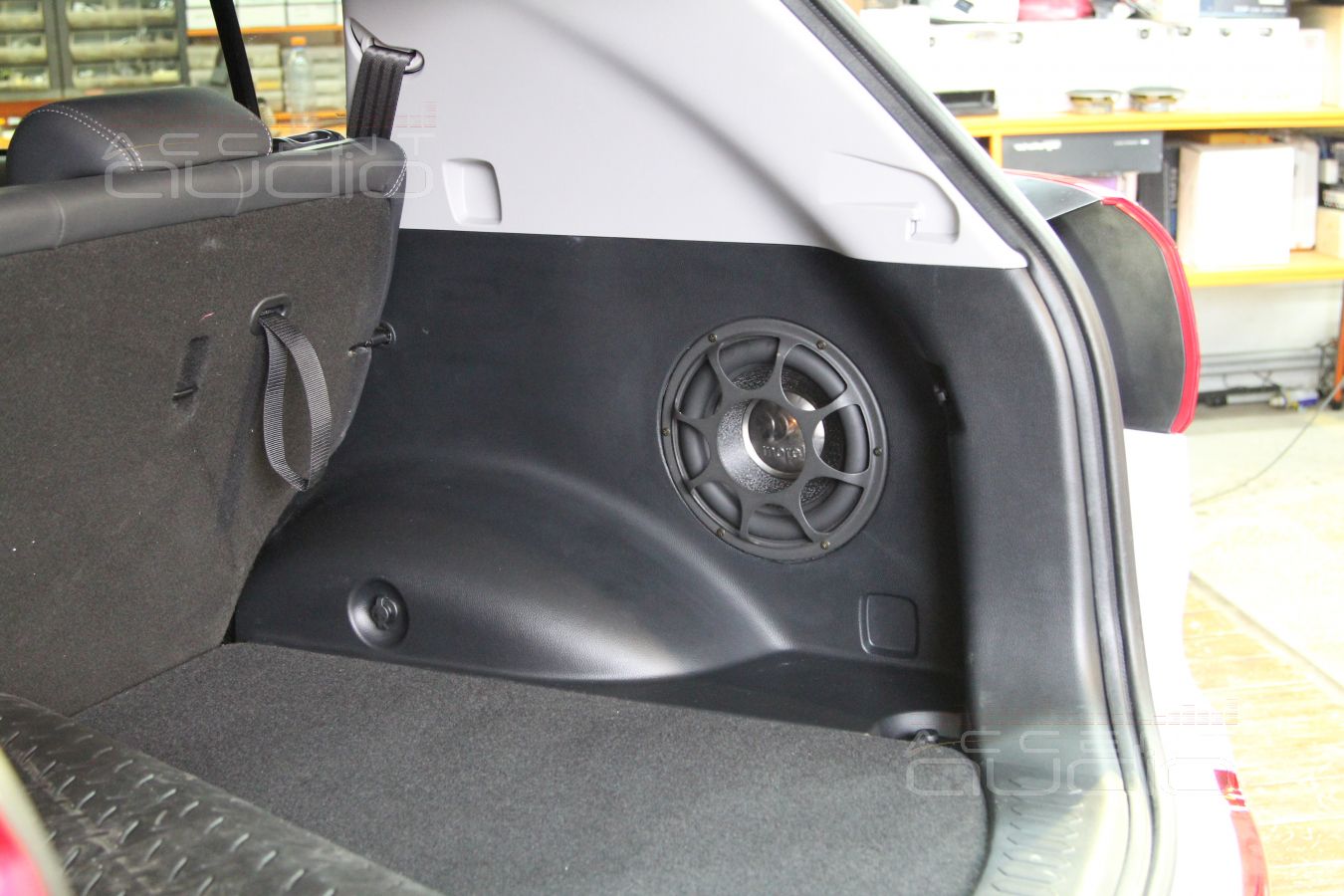 Замена сабвуфера в Kia Sportage