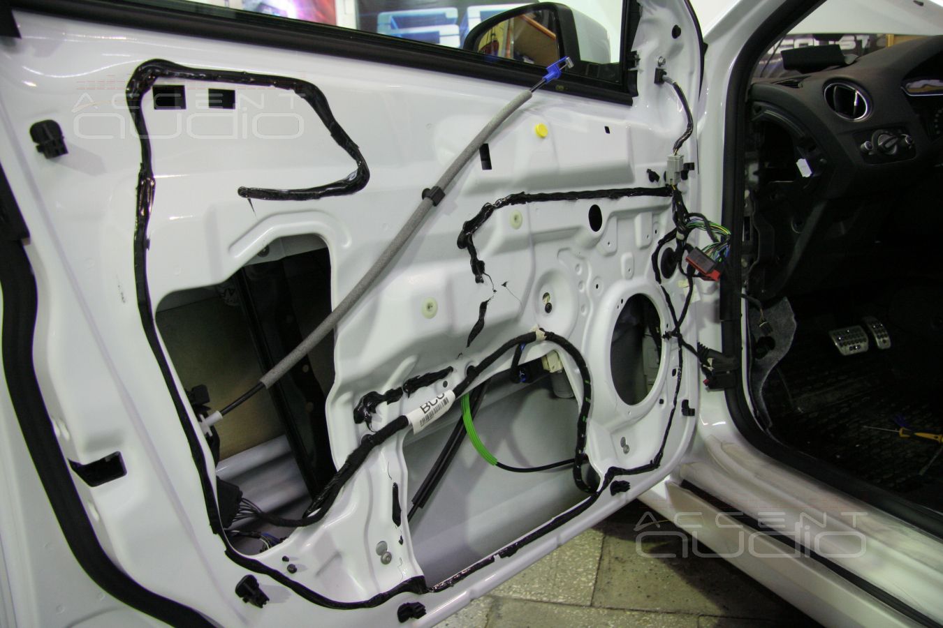 Шумоизоляция Ford Mondeo