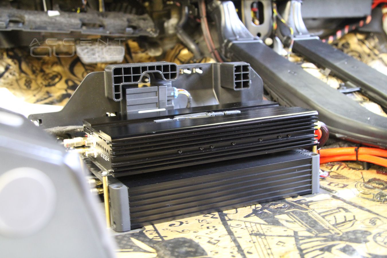 Кто всем управляет: установка усилителей в Mercedes-Benz Vito