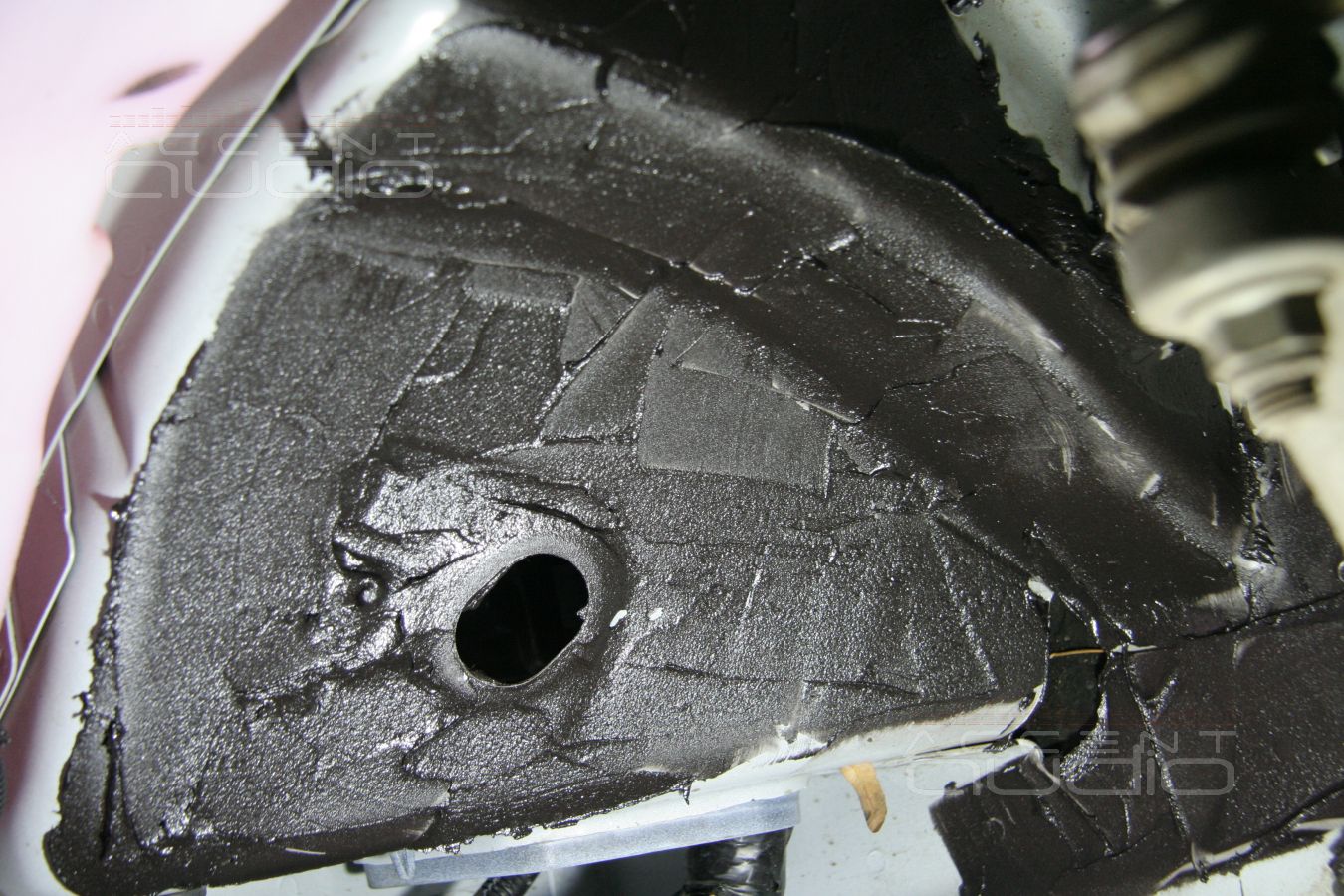 Шумоизоляция колесных арок на Jaguar XF