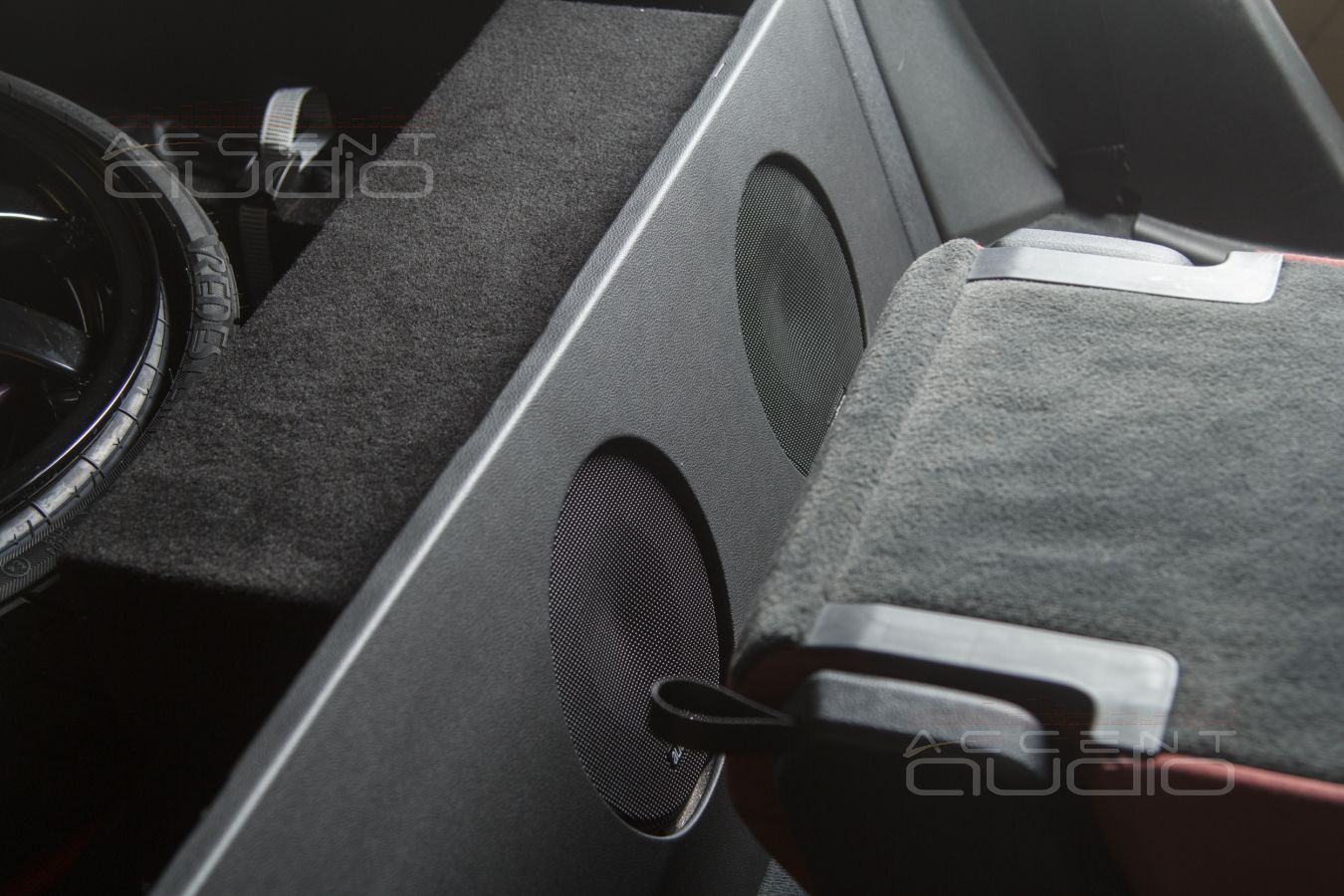 Сдвоенный, полностью скрытый, оригинальный сабвуфер-стелс для Audi SQ7