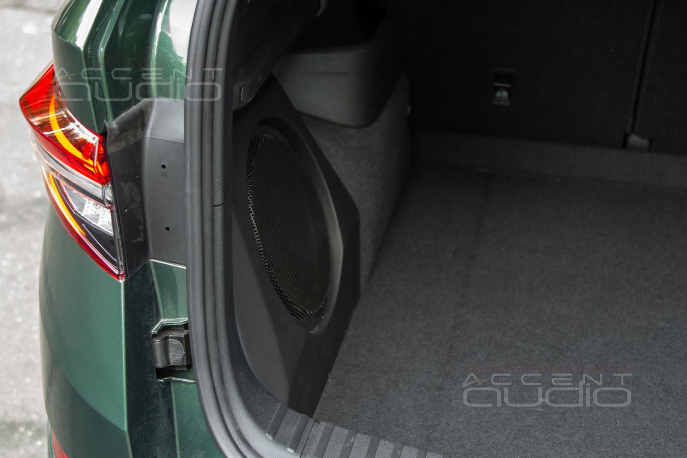 Новинка: лучший, стильный, оригинальный сабвуфер-стелс для Skoda Kodiaq