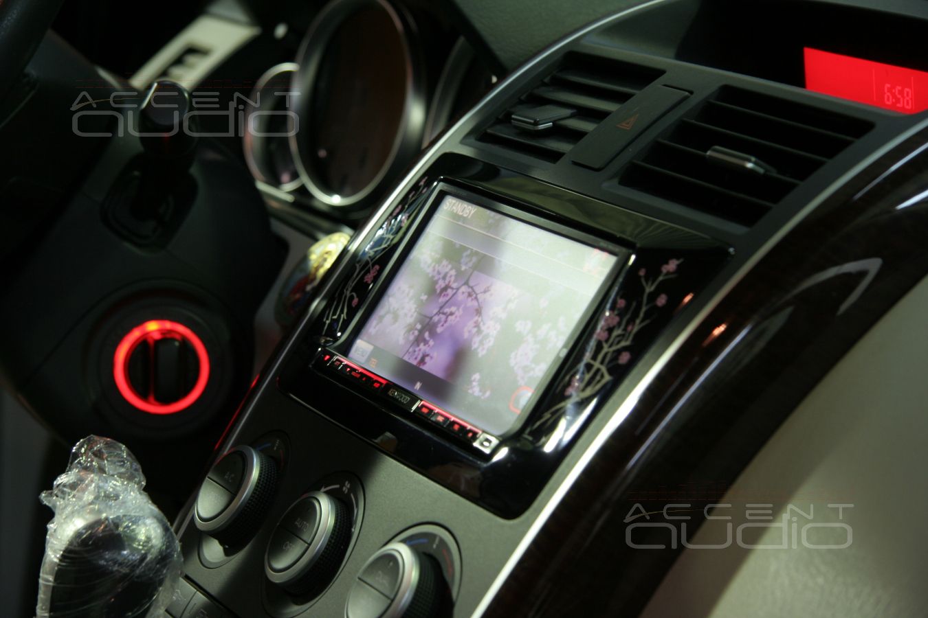 Добрый китайский дракон в японском оформлении: авторская инсталляция в Mazda CX9