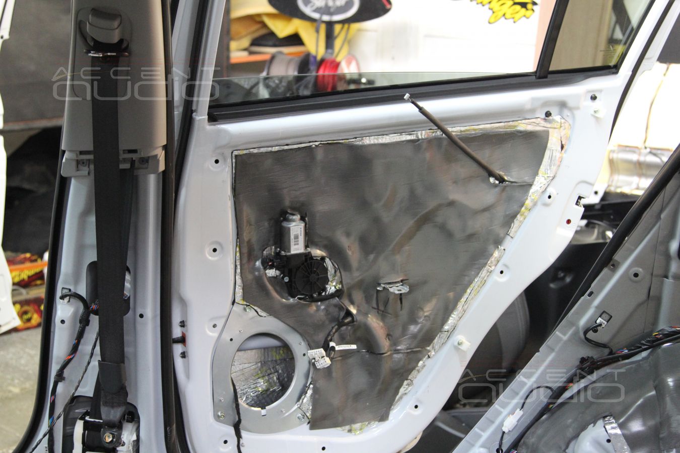 Замена акустических систем (динамиков) в Kia Sportage