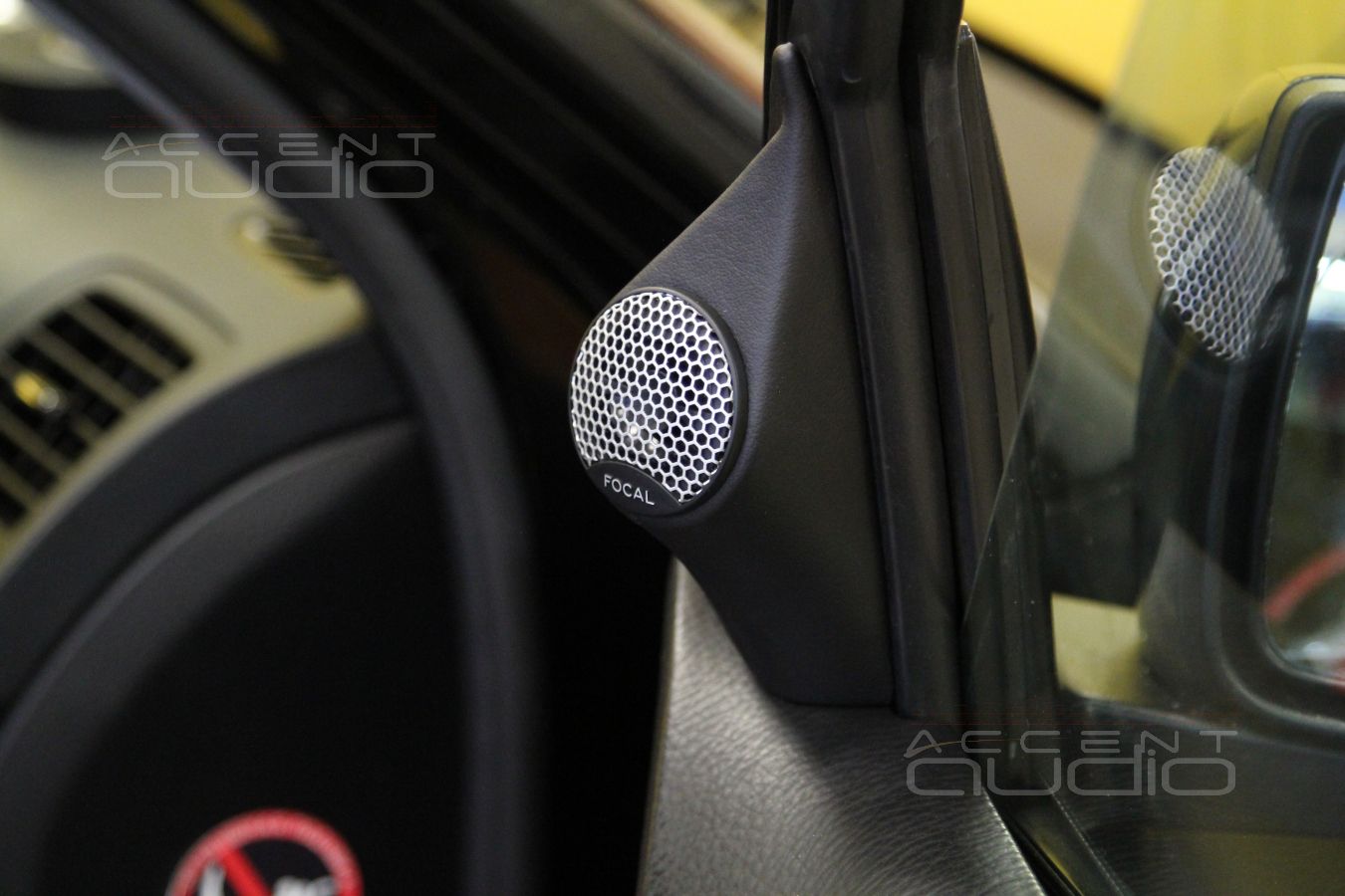 Подиумы под твитеры Focal в Kia Mohave