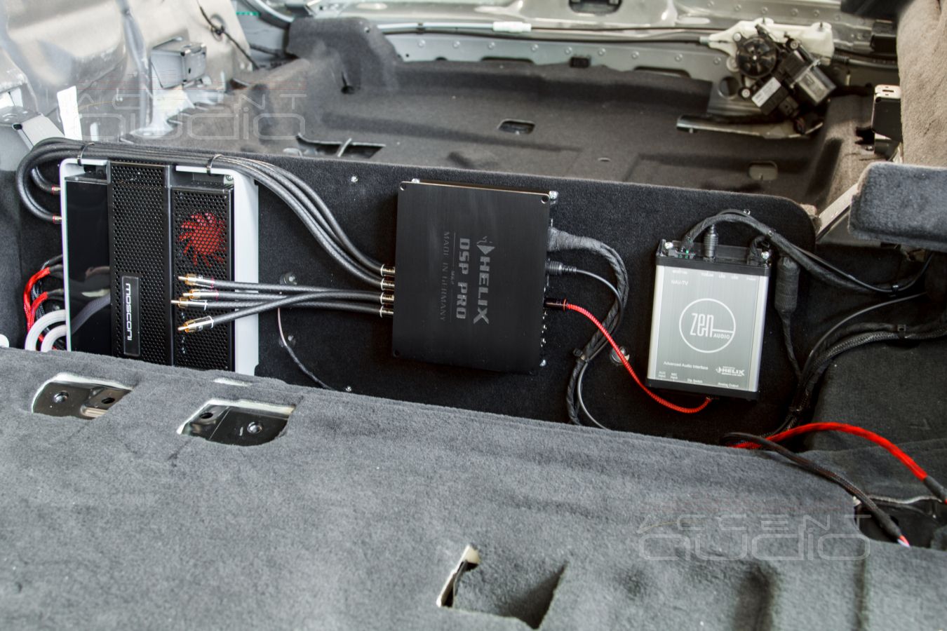 Установка усилителей и аудиопроцессора в Audi Q8