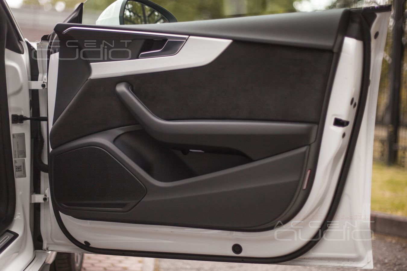 Установка мидбасов SOAudio и аудиоподготовка дверей Audi A5