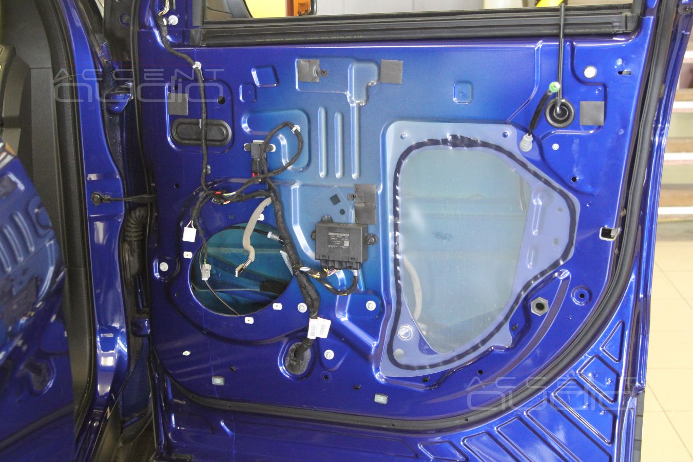 Аудиоподготовка дверей Ford Explorer и установка акустики Focal