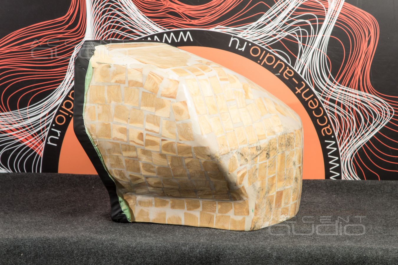 Мучительно-великолепный, злой и суровый сабвуфер-стелс JLAudio для Panamera