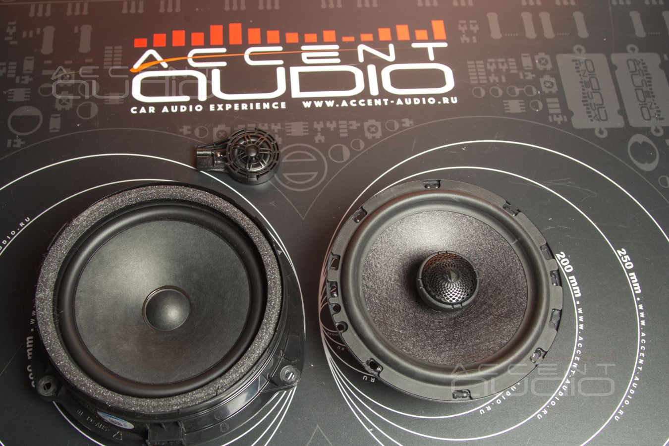 Тыловая коаксиальная акустика Helix S6X в Audi E-tron