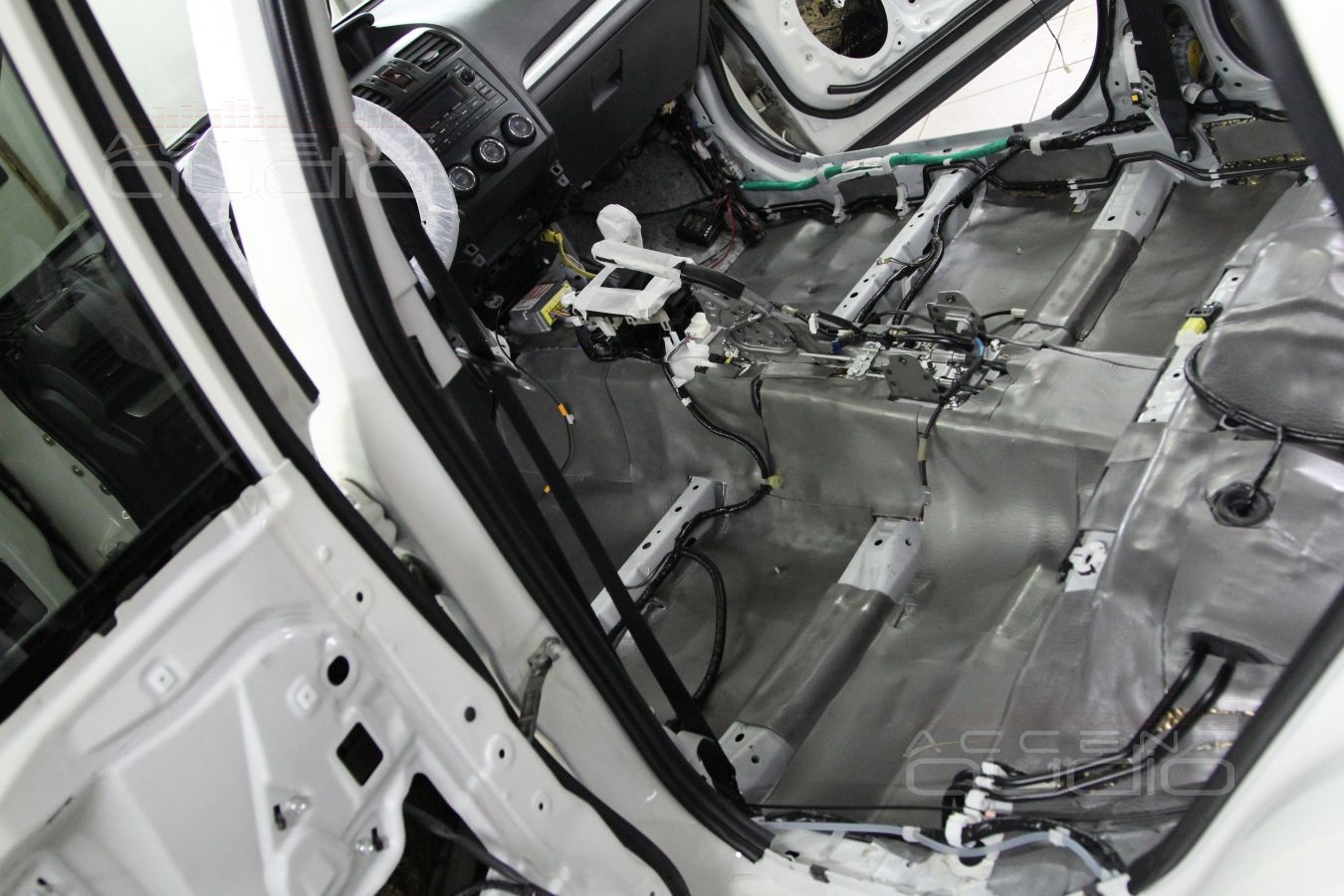 Шумоизоляция материалами STPGold new в Subaru Forester